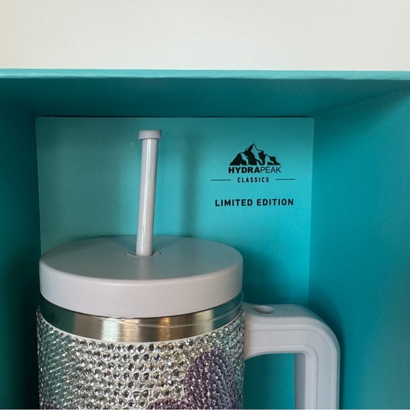 Hydrapeak Voyager 40oz Rhinestone Heart Tumbler | Limited Edition - Picture 4 of 5